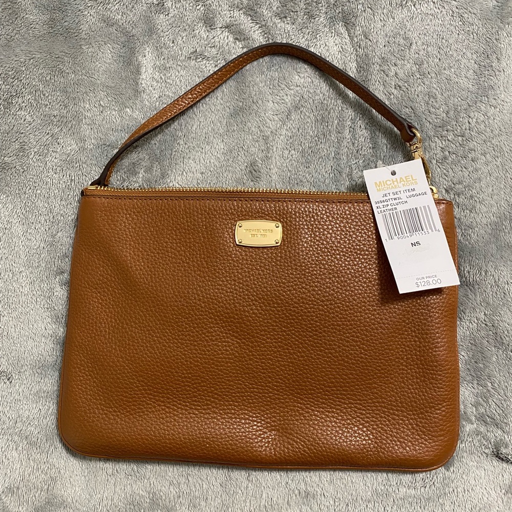 Michael Kors jet set XL zip clutch leather, never used, tags still attached